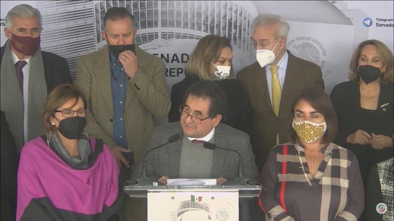 #Video Periodistas abandonan conferencia de prensa de senadores de Morena