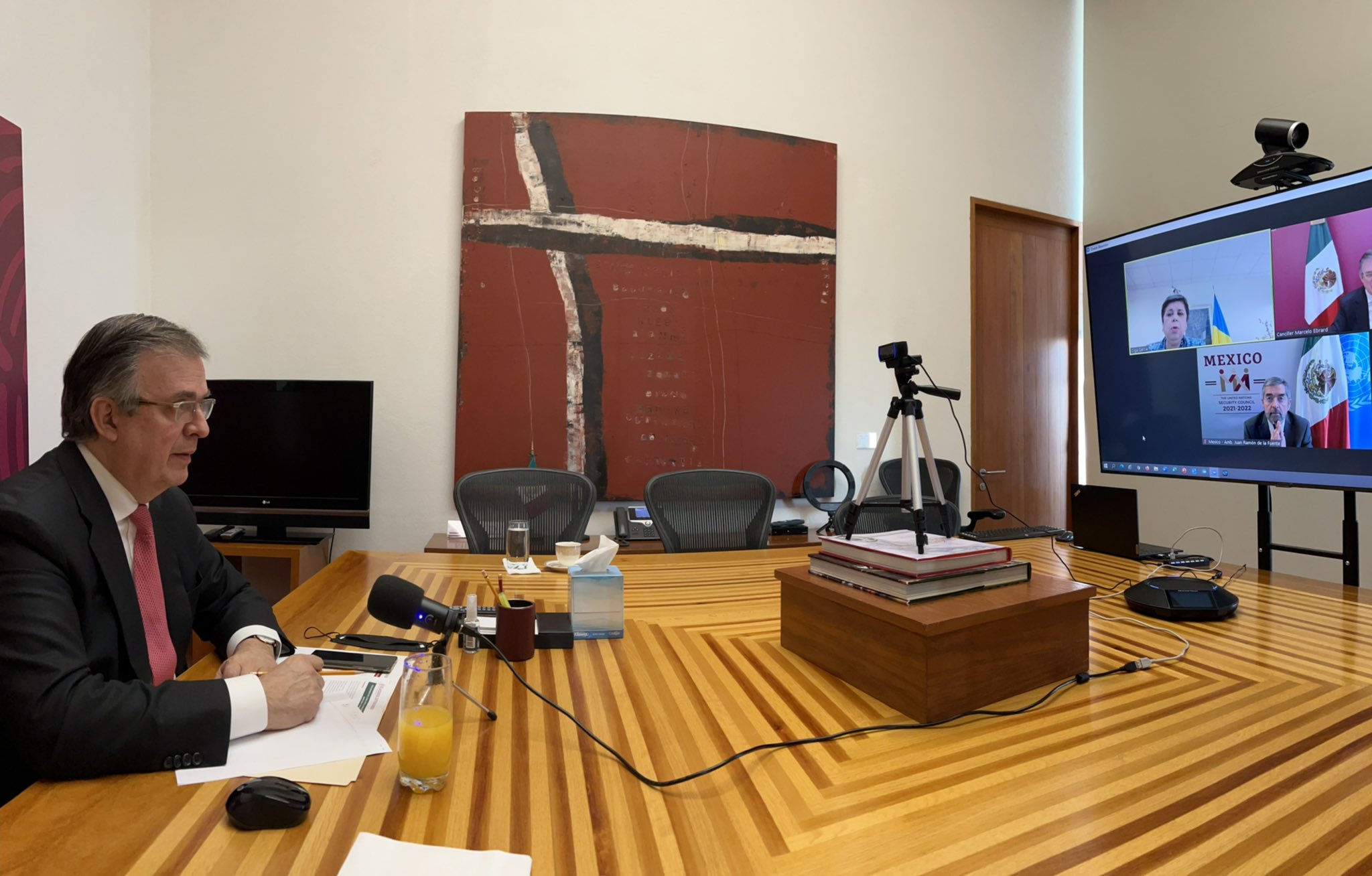 México mantendrá relaciones diplomáticas con Rusia, adelanta Ebrard; no hay reporte de mexicanos afectados en Ucrania México mantendrá relaciones diplomáticas con Rusia, adelanta Ebrard; no hay reporte de mexicanos afectados en Ucrania