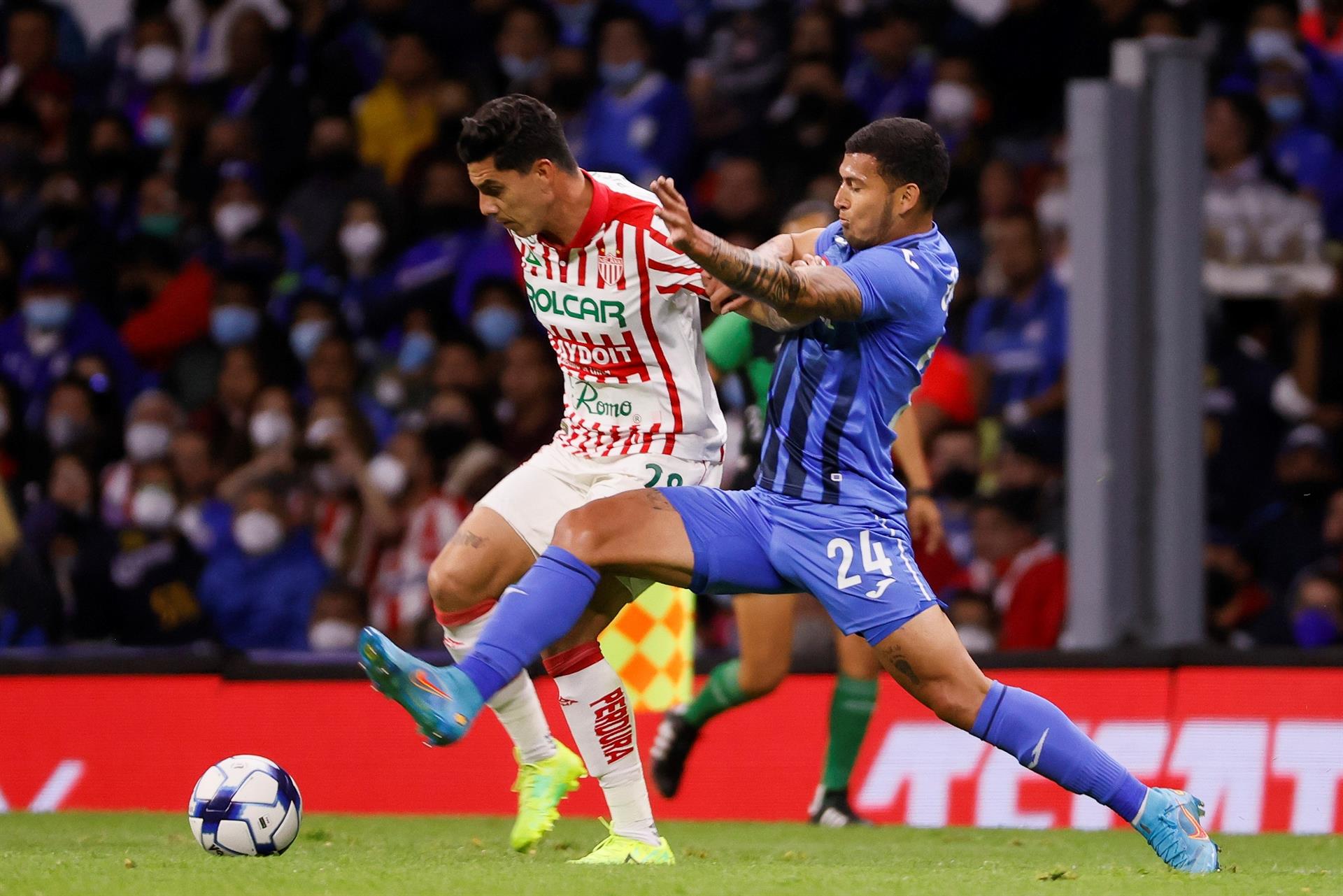Necaxa sorprende a Cruz Azul y se lleva el triunfo del Azteca