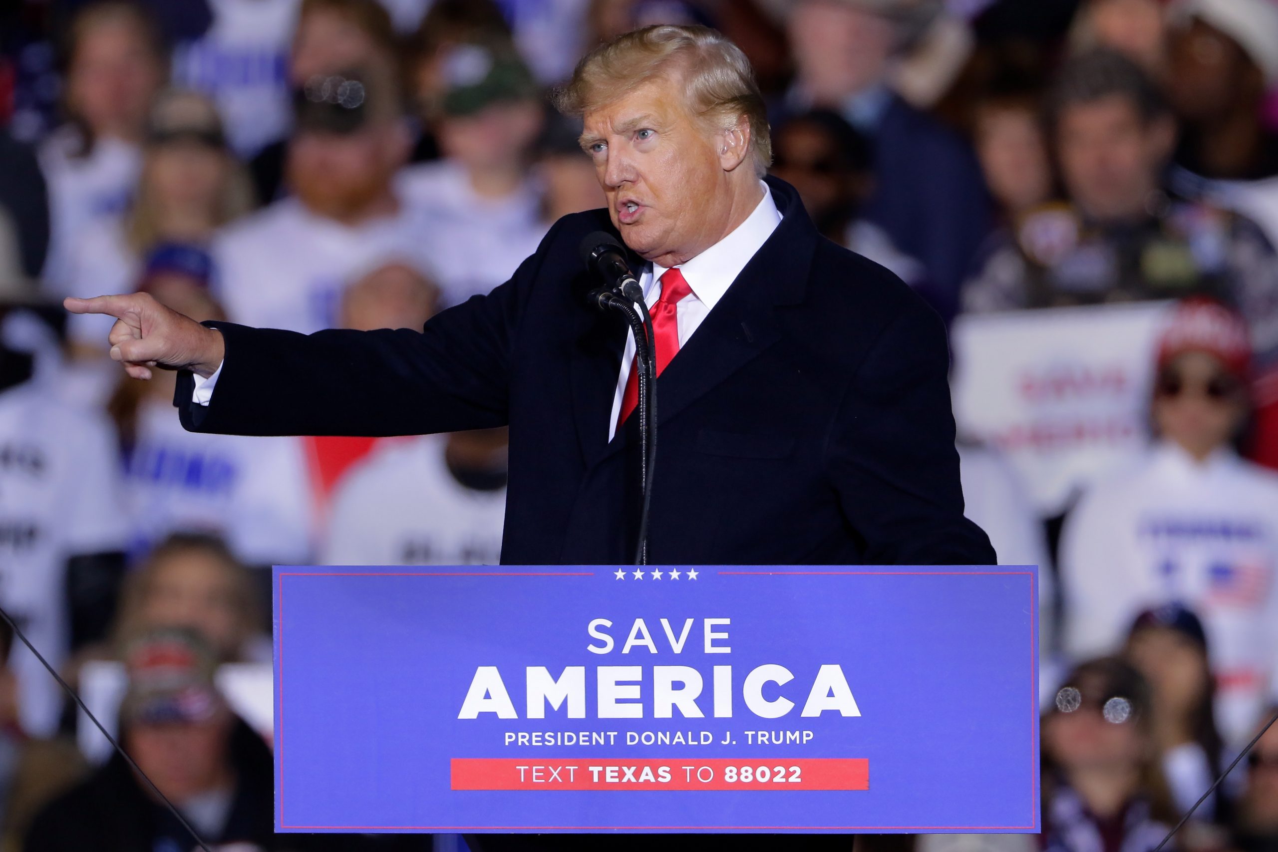 Acusado del asalto al Capitolio pide que Trump testifique en su juicio