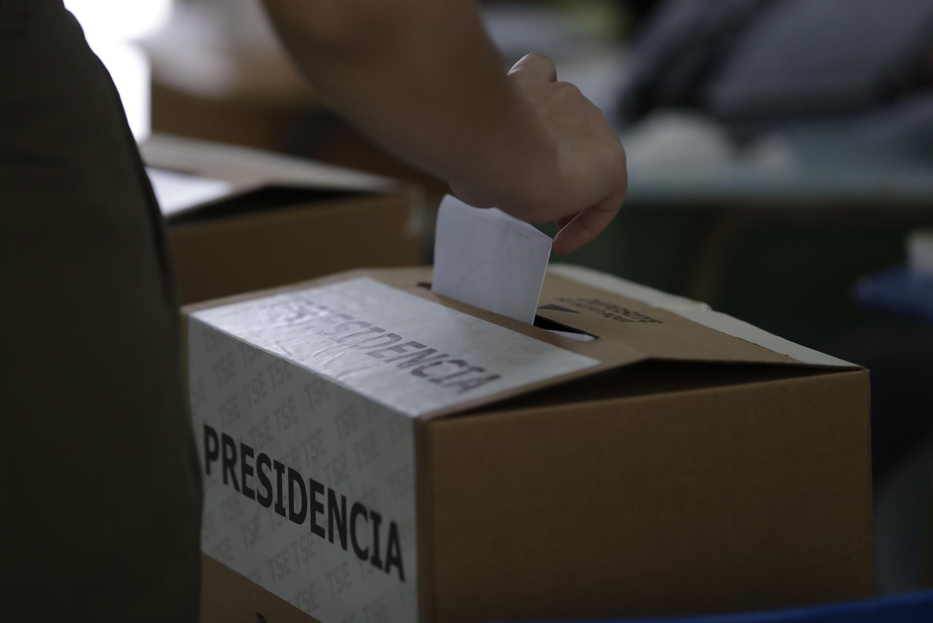 Costa Rica mira hacia la segunda vuelta electoral con economía como prioridad Costa Rica mira hacia la segunda vuelta electoral con economía como prioridad