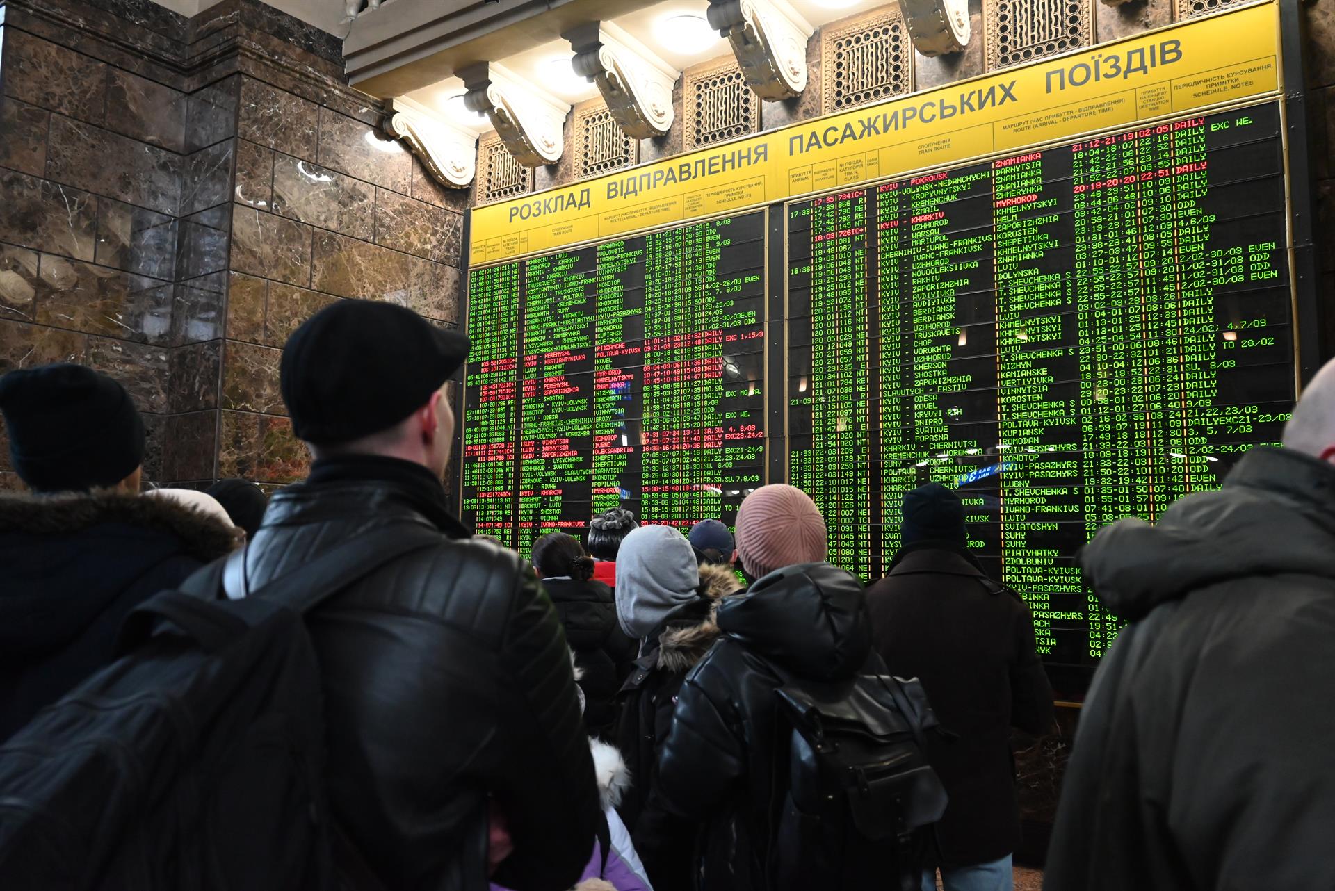 Ucrania vive éxodo para huir de invasión rusa Ucrania vive éxodo para huir de invasión rusa