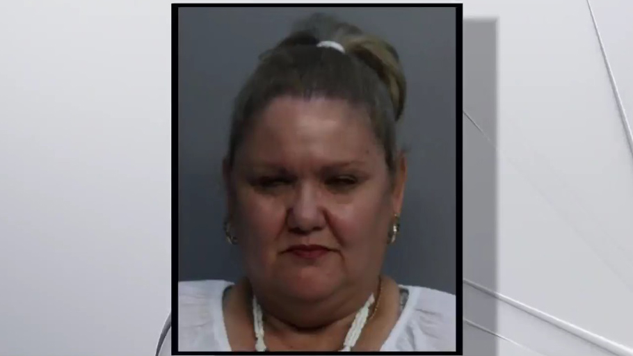 Falsa agente federal estafó 15 mil dolares a migrantes en Florida - isabel-robaina-fingia-ser-agente-de-migracion-para-estafar-en-florida