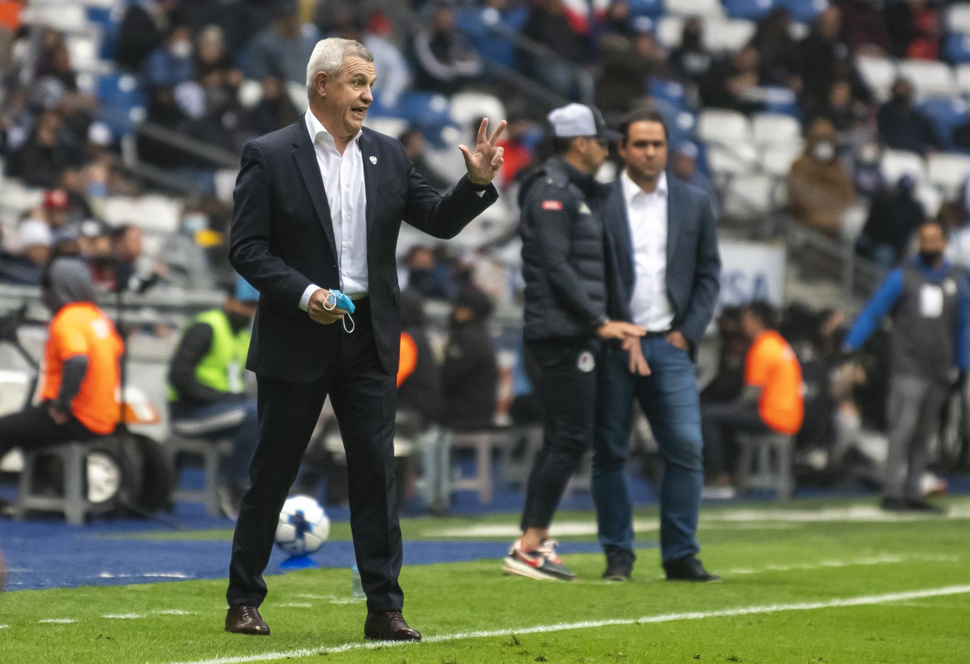 Javier Aguirre deja de ser entrenador de los Rayados de Monterrey Javier Aguirre deja de ser entrenador de los Rayados de Monterrey