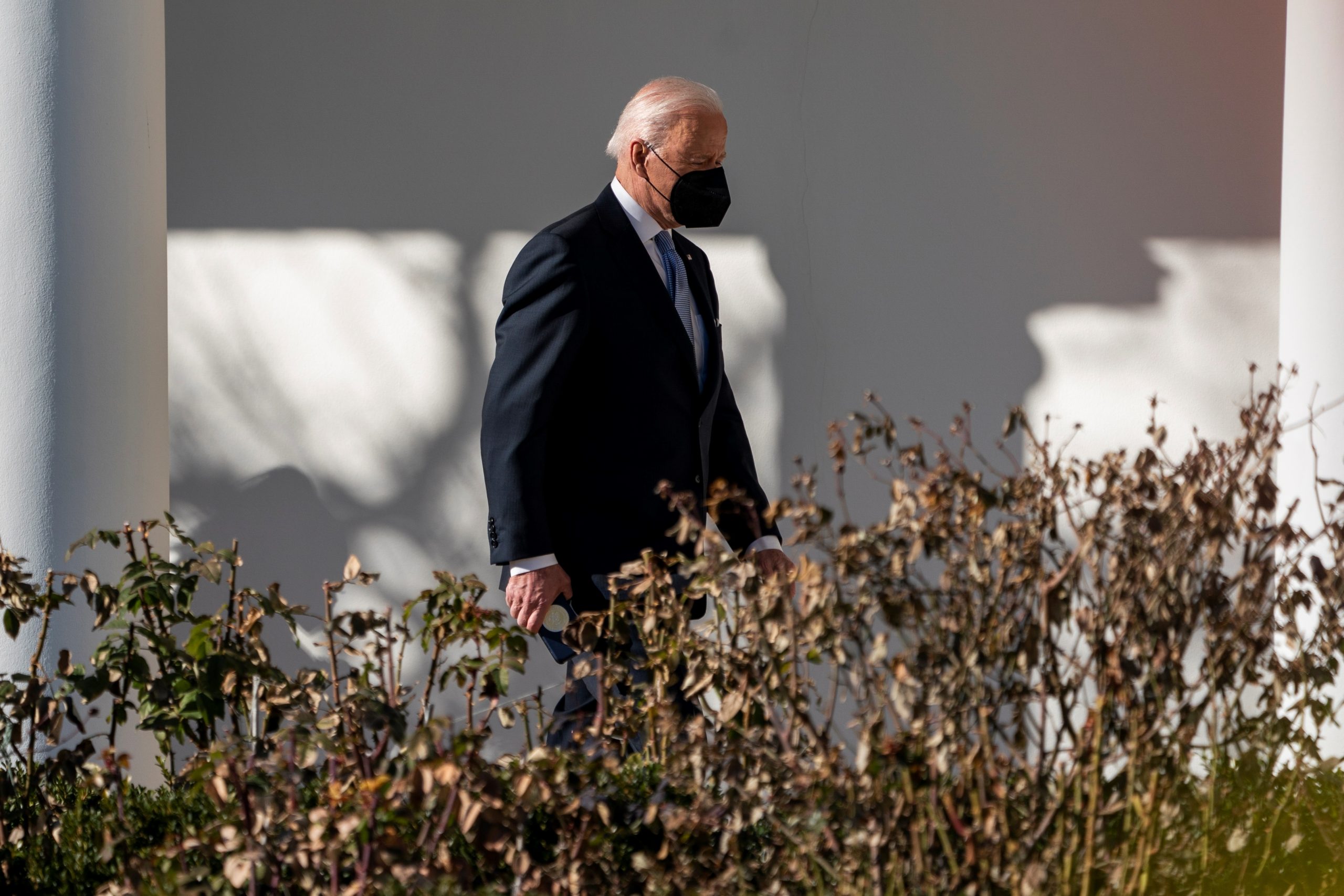 Biden y Putin conversarán por teléfono sobre Ucrania este sábado