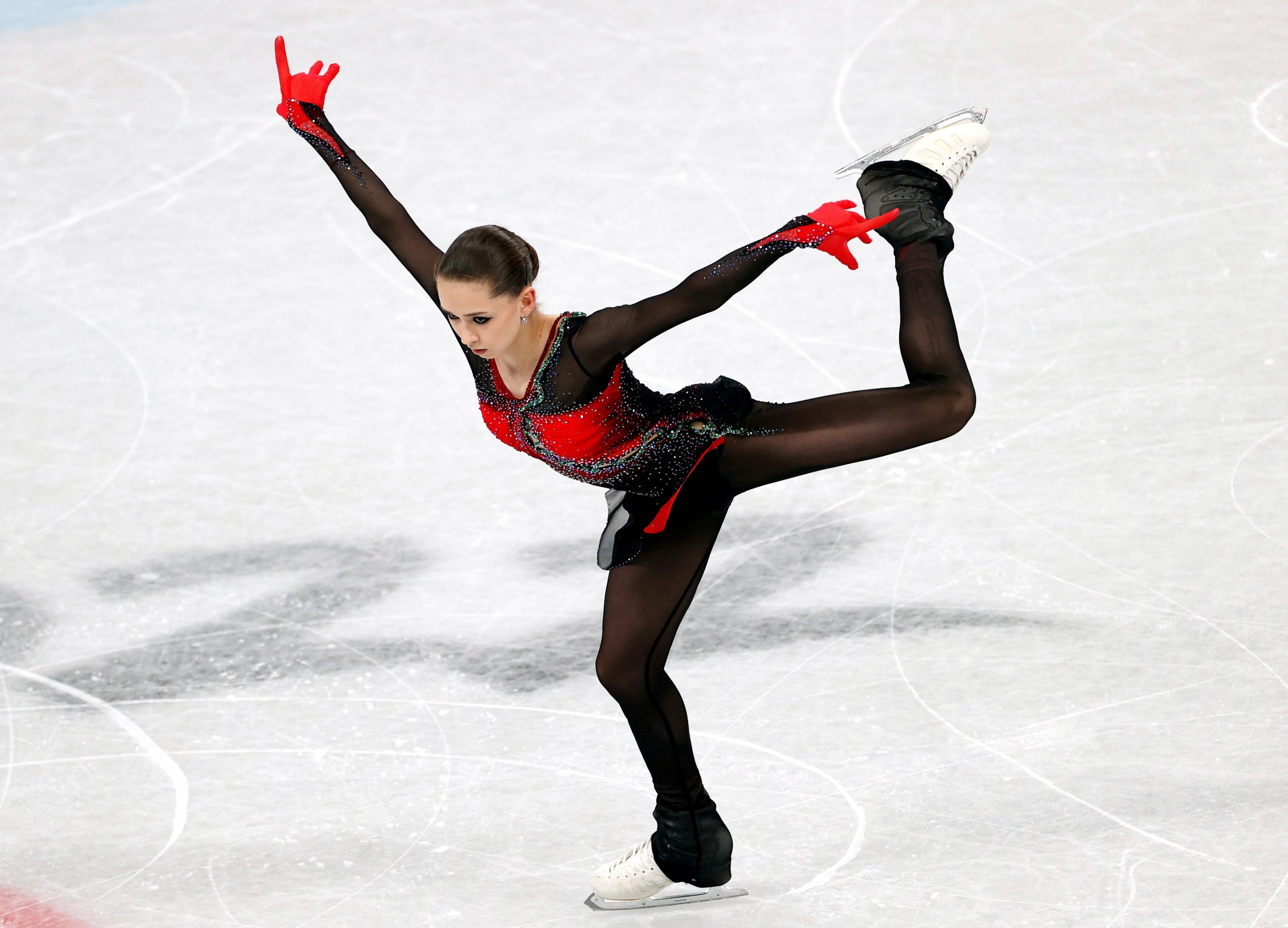 Entrenadora de Kamila Valieva rechaza acusaciones de dopaje