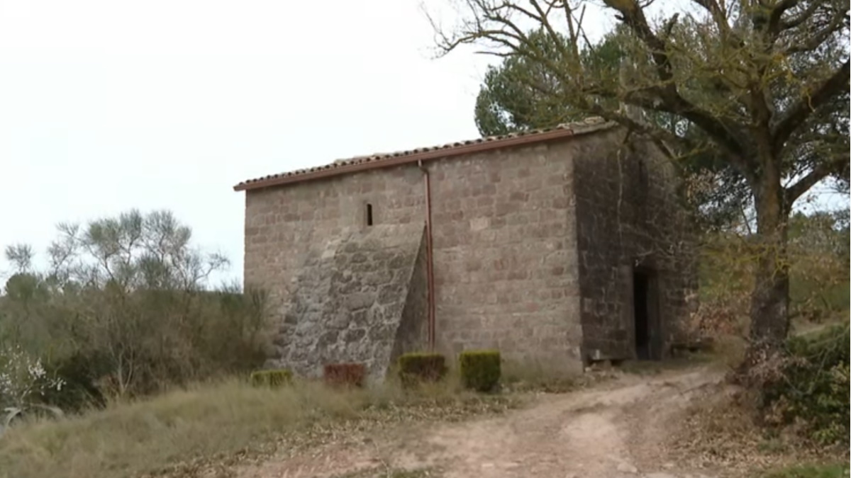 Escarban en tres siglos de documentos para recuperar una ermita inmatriculada por la Iglesia
