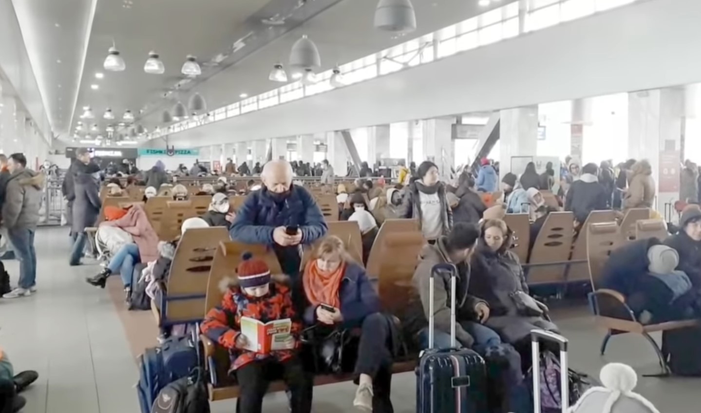 Éxodo masivo de Kiev para huir de la máquina de guerra rusa