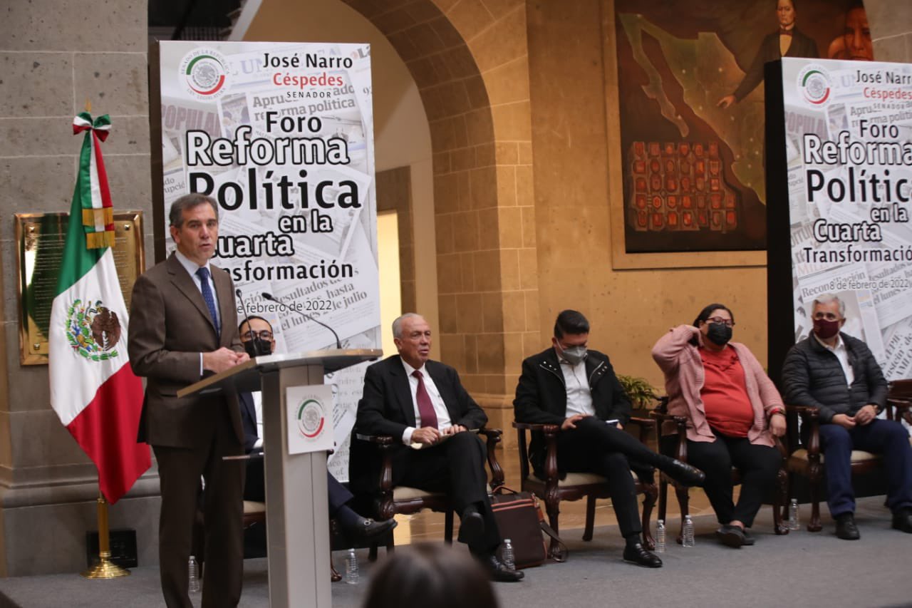 Ante legisladores de Morena, Lorenzo Córdova defiende autonomía del INE y advierte de riesgos de reforma electoral