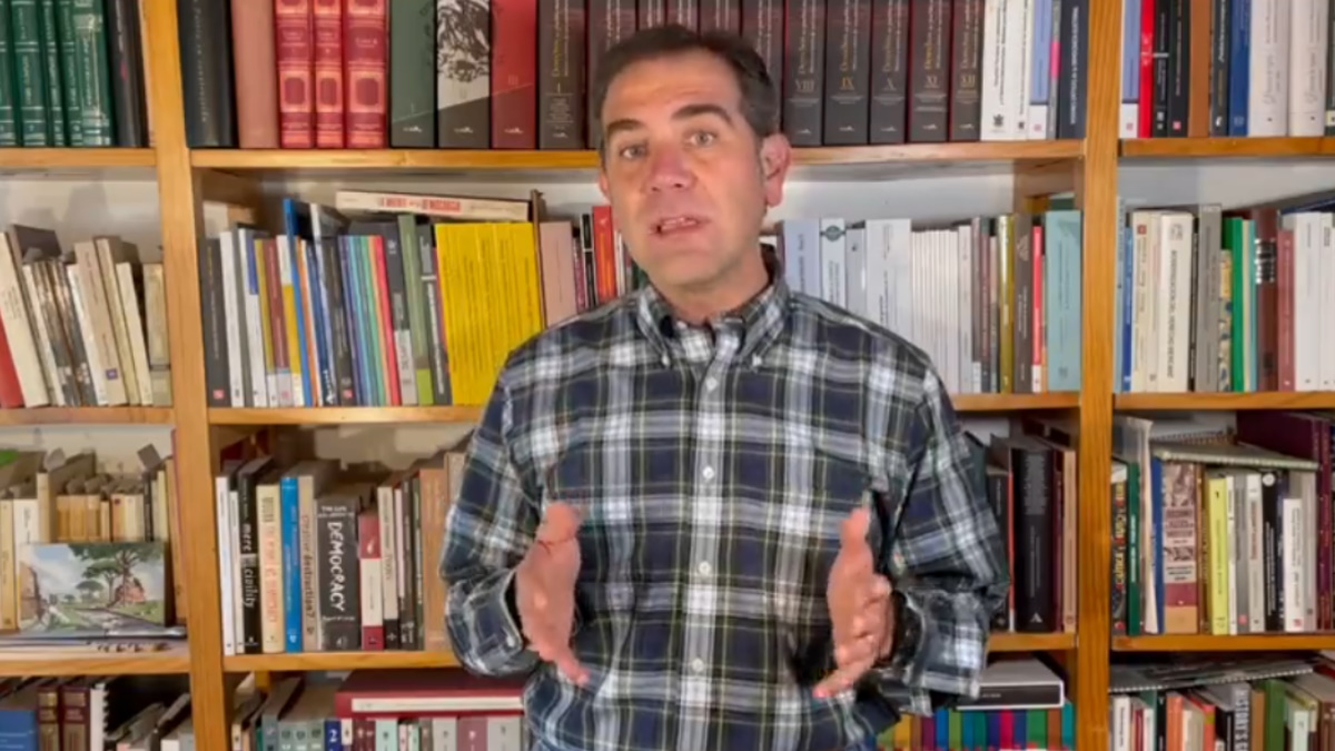 Lorenzo Córdova llama a respetar la facultad exclusiva del INE de promover la Revocación de Mandato