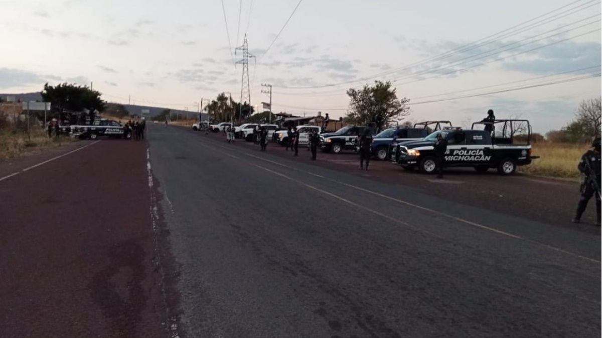 Investigan fusilamiento de un grupo de personas en Michoacán