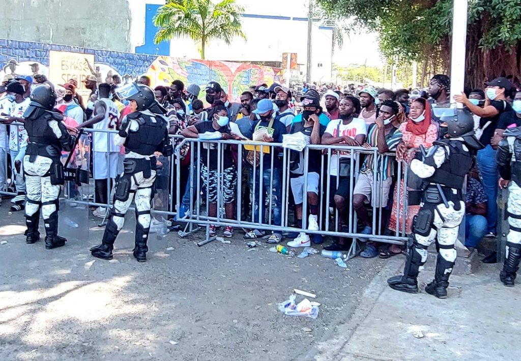 Migrantes de África y Haití se enfrentan con Guardia Nacional en Tapachula - migrantes-tapachula1-1024x710