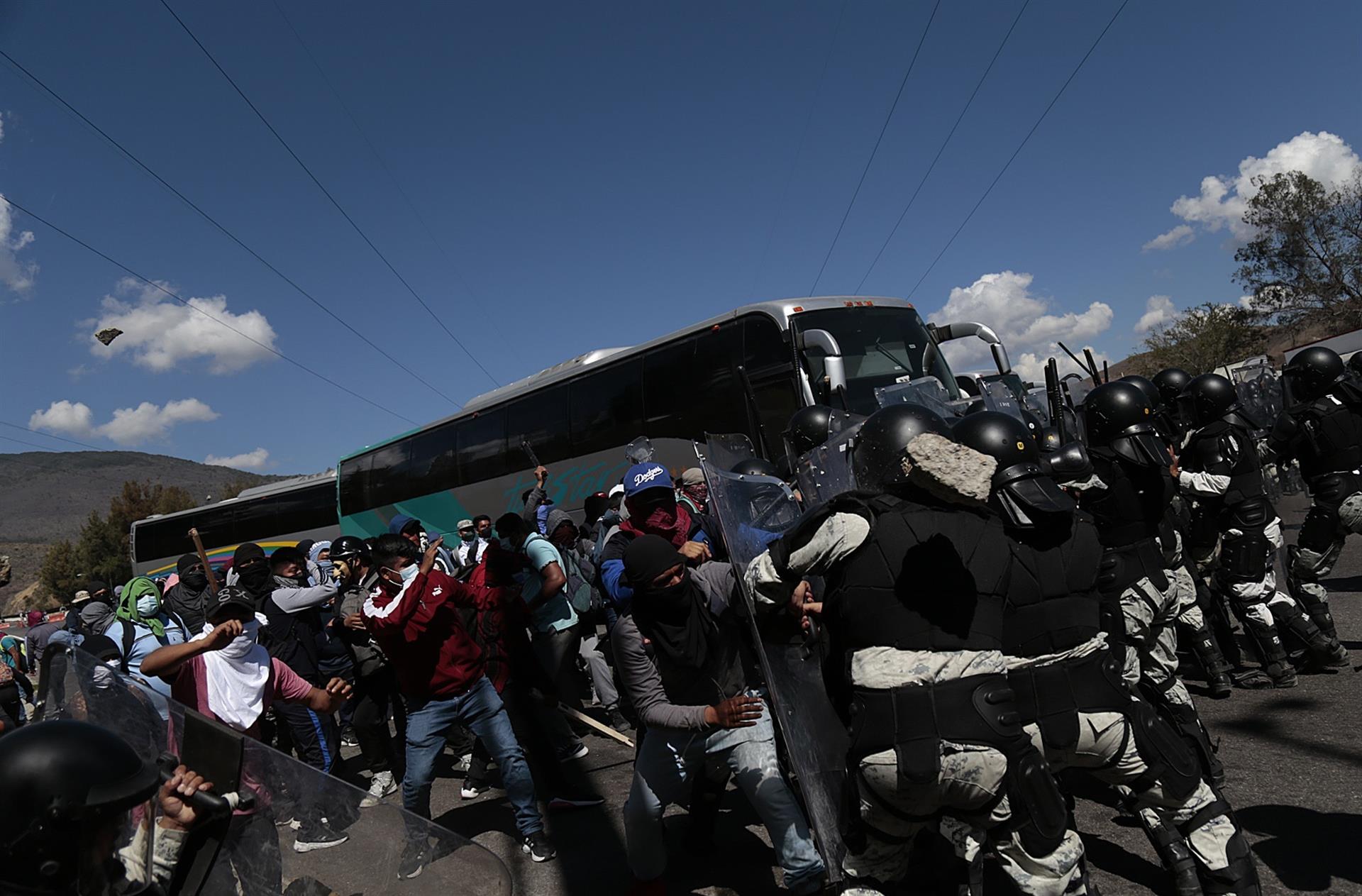 Advierte AMLO ‘infiltrados’ del crimen organizado en movilizaciones de normalistas de Ayotzinapa Advierte AMLO ‘infiltrados’ del crimen organizado en movilizaciones de normalistas de Ayotzinapa