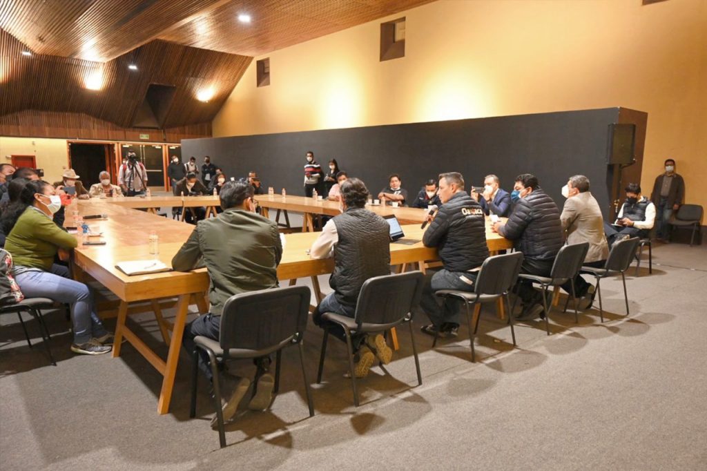 "La libertad de expresión es prioridad en Oaxaca", asegura el gobernador Alejandro Murat - oaxaca-reunion-alejandro-murat-periodistas-3-1024x682