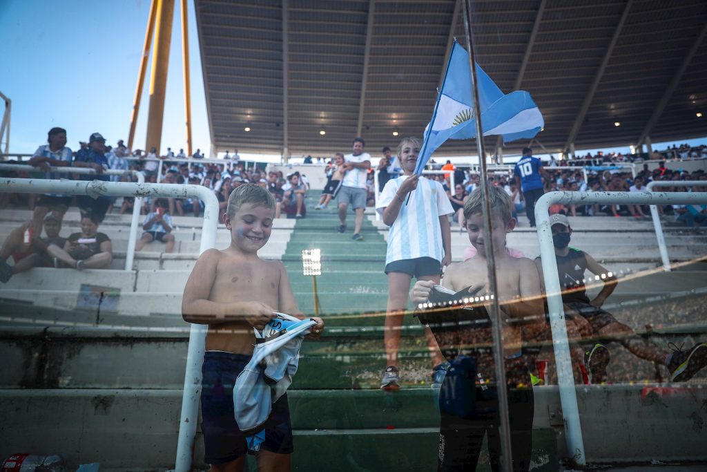 La herencia de amar al fútbol argentino - partido-argentina-colombia-1024x683