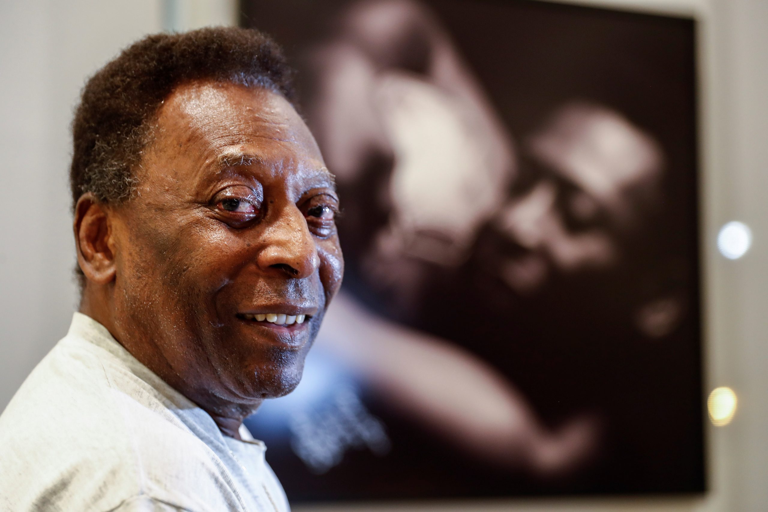 Pelé sufre infección urinaria durante hospitalización en Sao Paulo