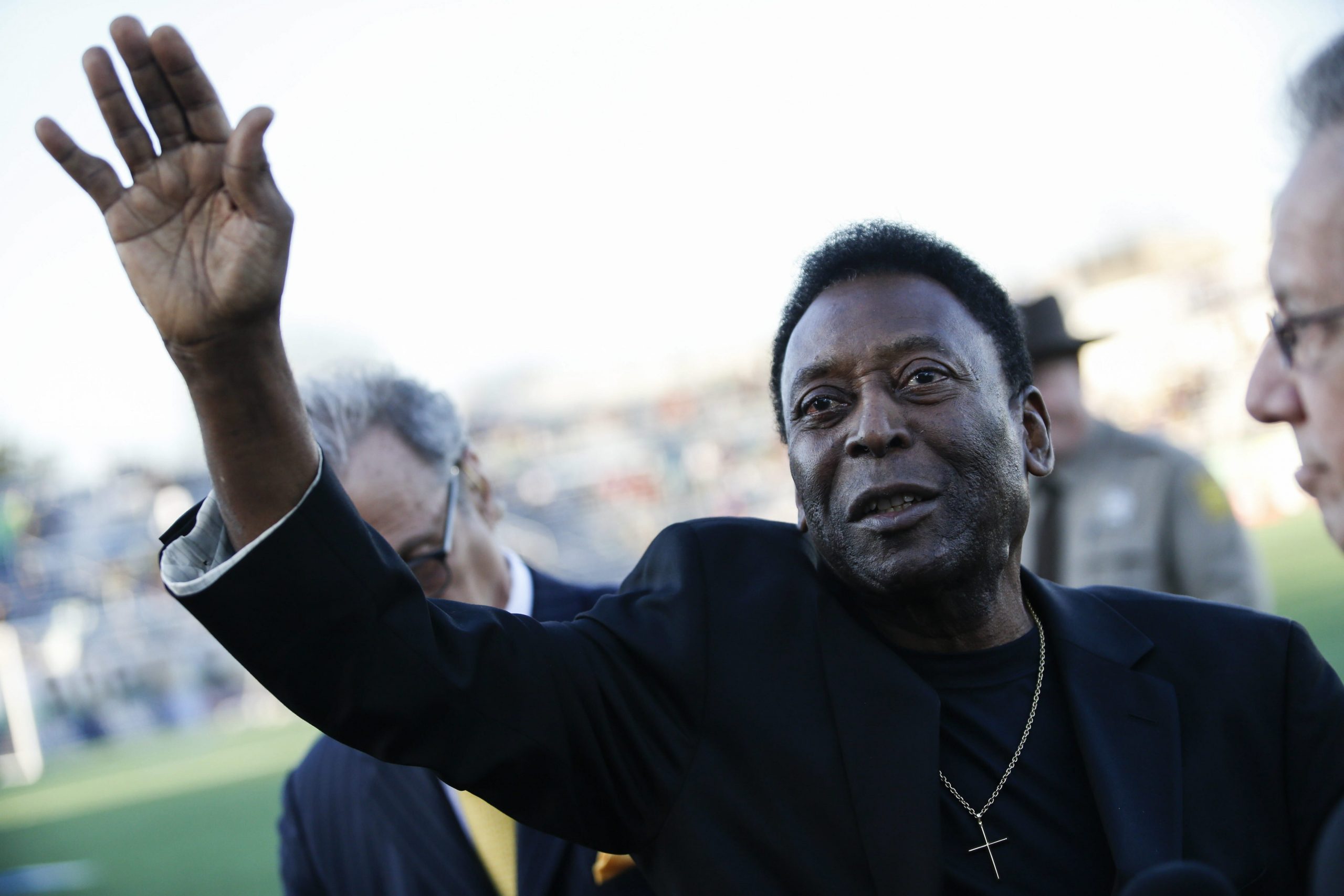 Pelé recibe alta médica tras recuperarse de infección urinaria