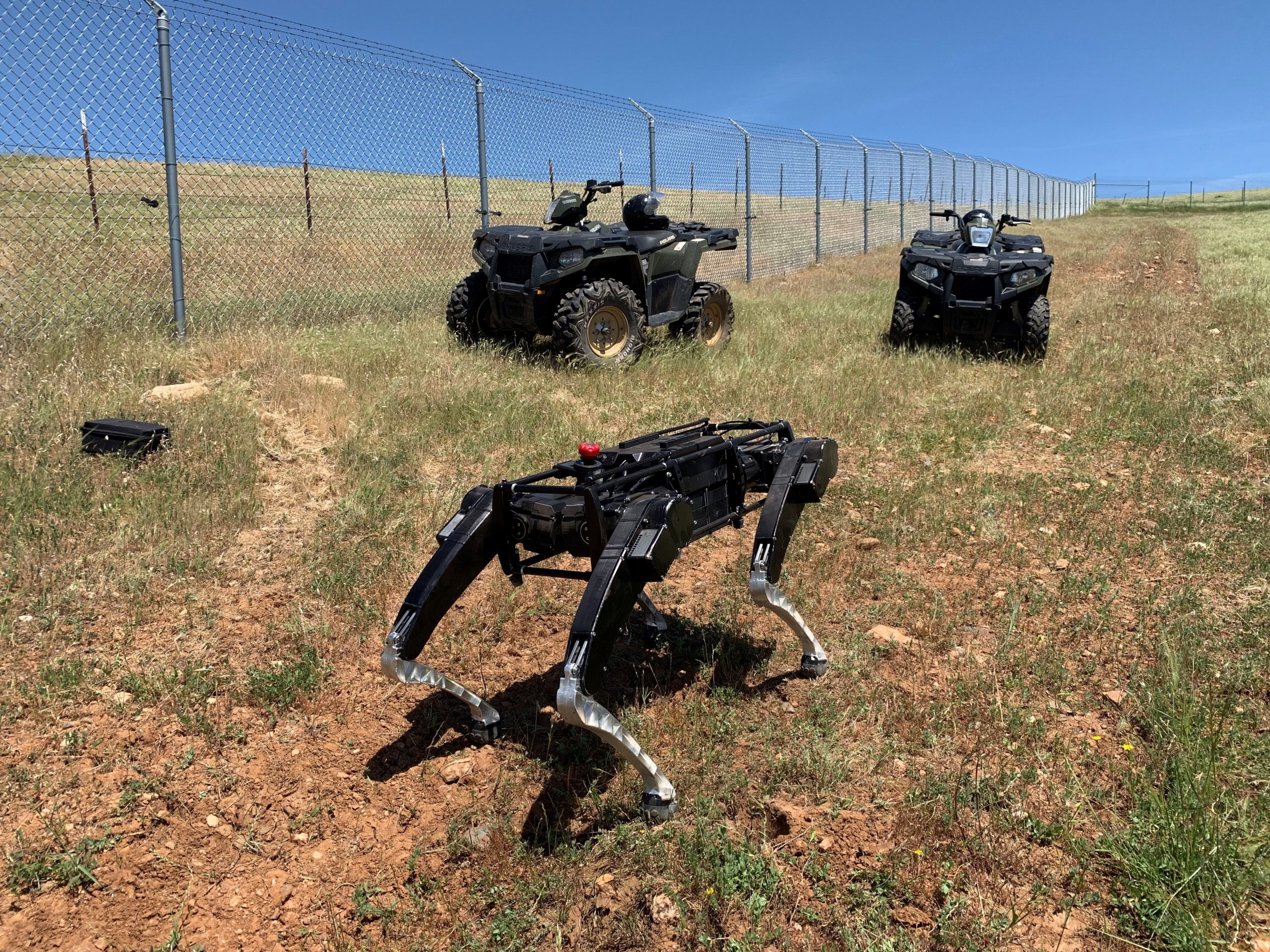 Perros robot vigilarán frontera con México y Estados Unidos Perros robot vigilarán frontera con México y Estados Unidos