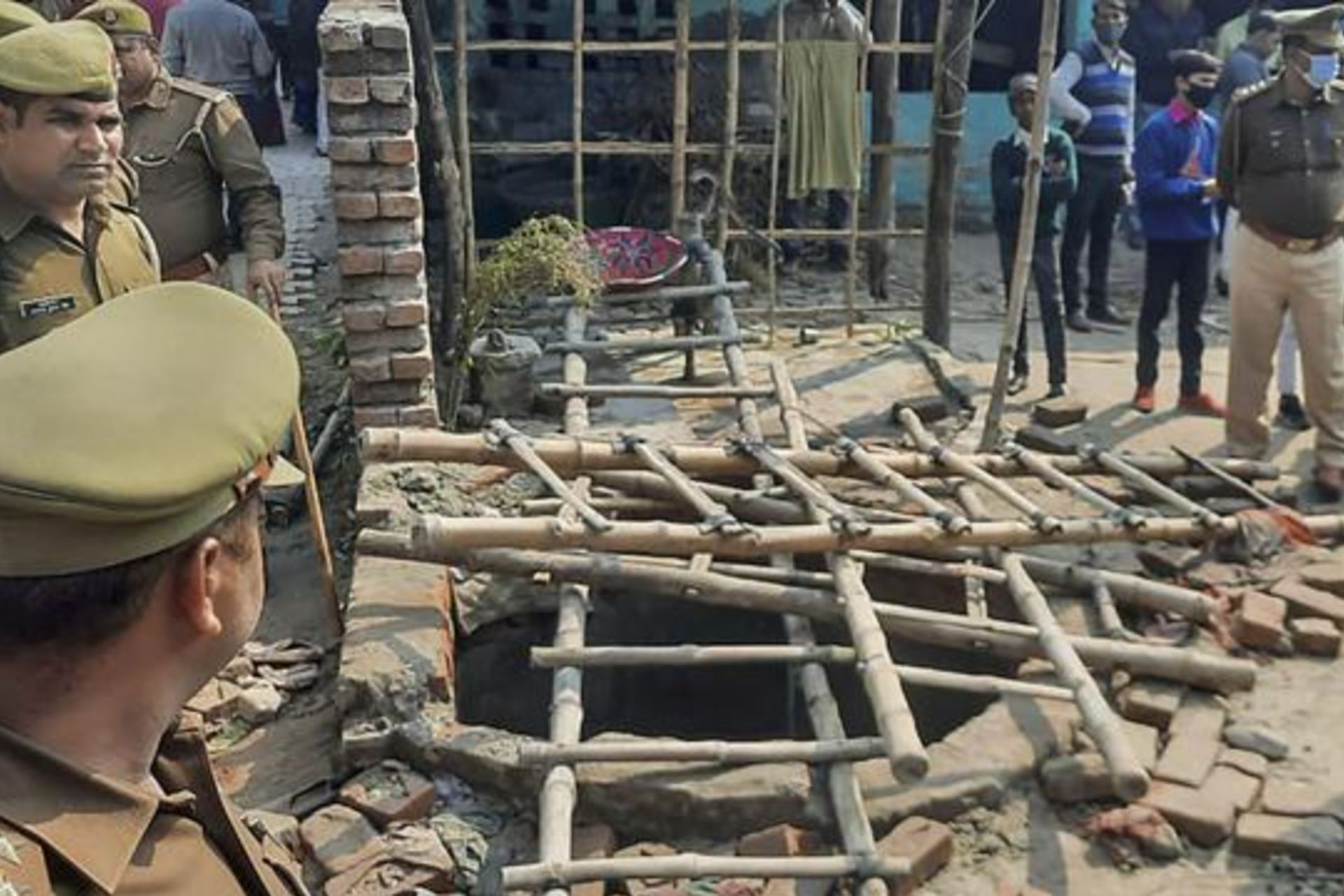 Al menos 13 mujeres mueren al caer en pozo durante boda en India