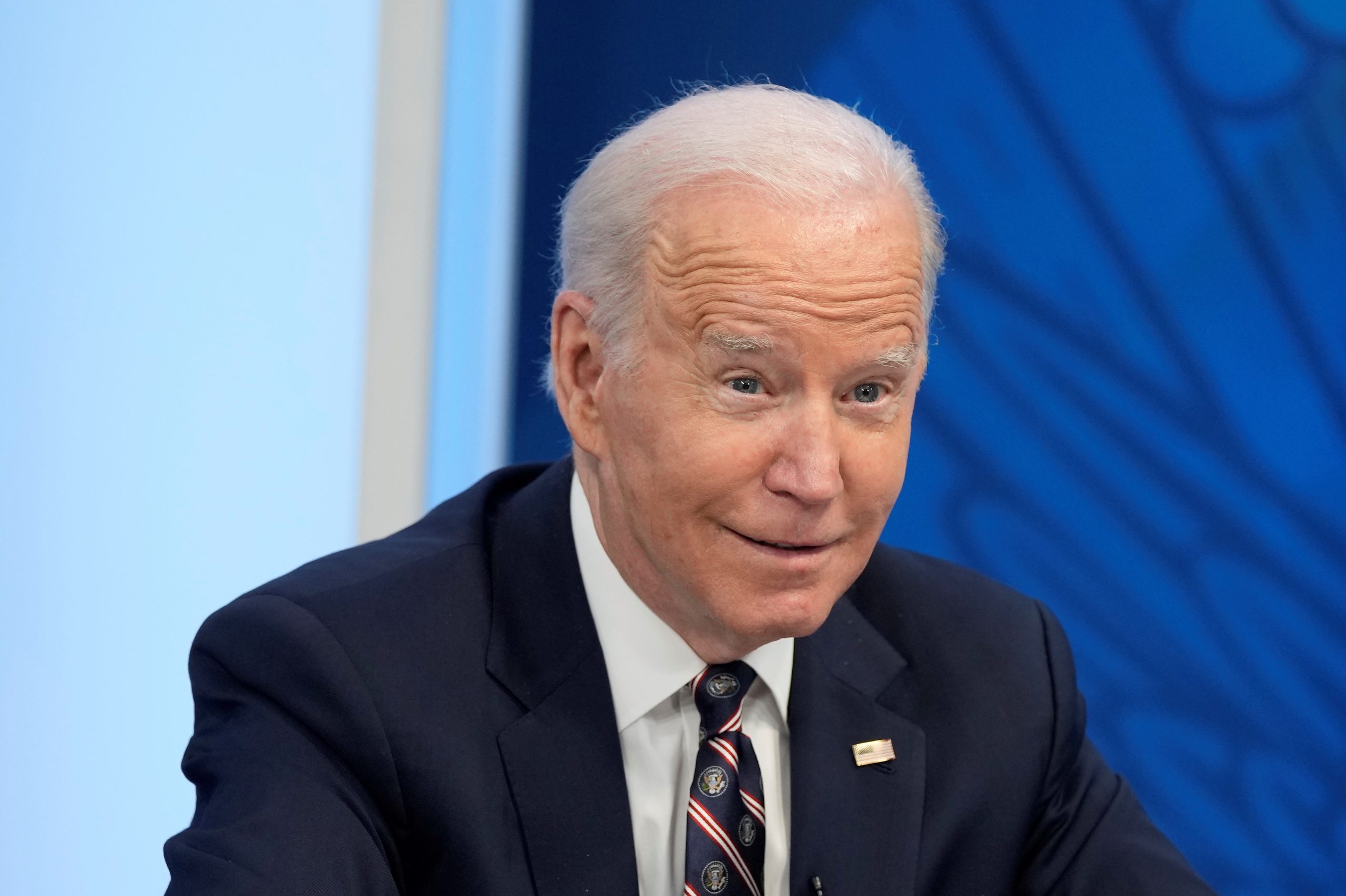 Biden promete a Zelensky condena internacional tras inicio de agresiones en Ucrania