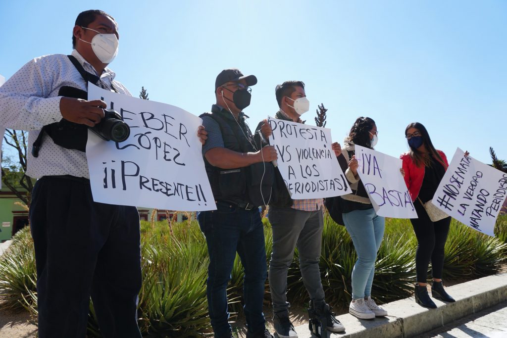 Periodistas protestan por asesinato de Heber López en Oaxaca - protesta-oaxaca-periodista-asesinado-1024x683