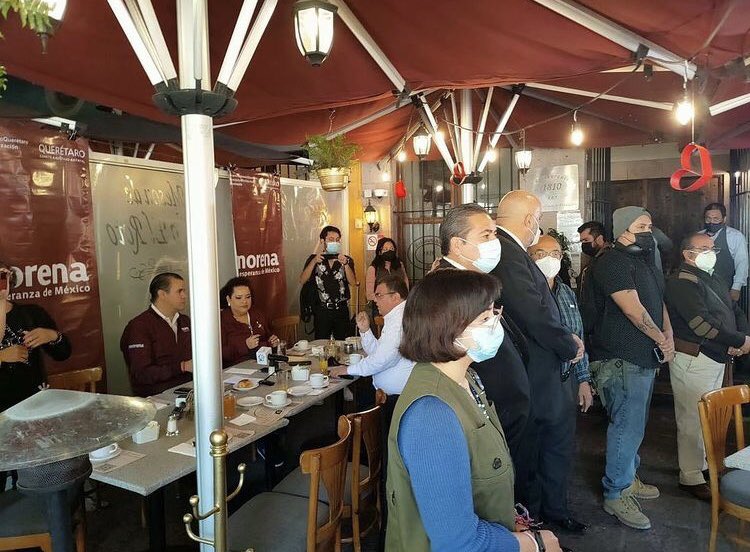 #Video Periodistas de Querétaro protestan durante conferencia de prensa de Morena