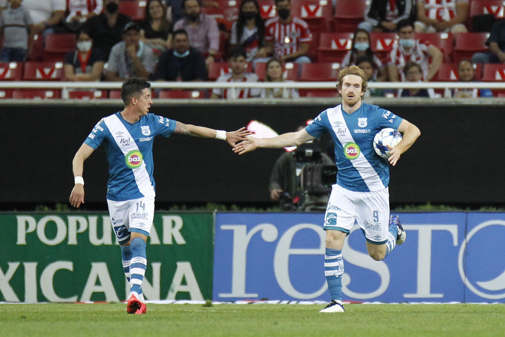 Puebla remonta ante Chivas para recuperar liderato del Clausura 2022