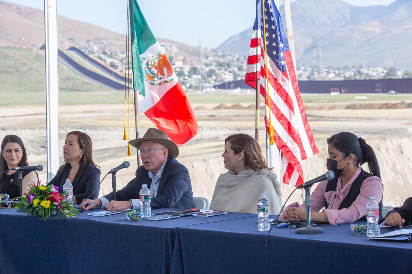 EE.UU. y México acuerdan acelerar obras del nuevo cruce fronterizo para 2023 EE.UU. y México acuerdan acelerar obras del nuevo cruce fronterizo para 2023