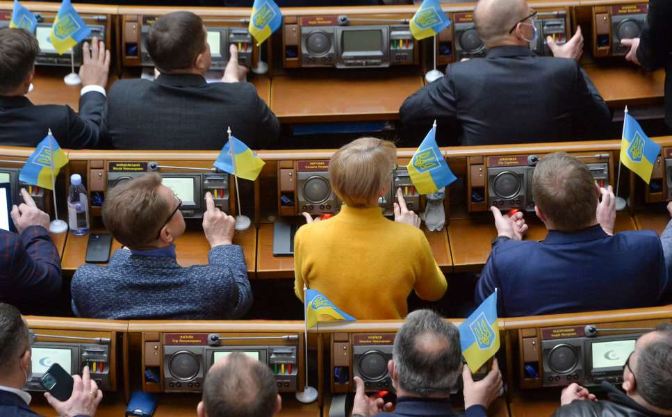 El Parlamento de Ucrania aprueba el estado excepción