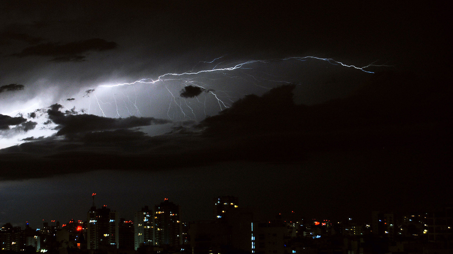 ‘Megarrayo’ sobre Argentina y Uruguay rompe récord de mayor duración ‘Megarrayo’ sobre Argentina y Uruguay rompe récord de mayor duración