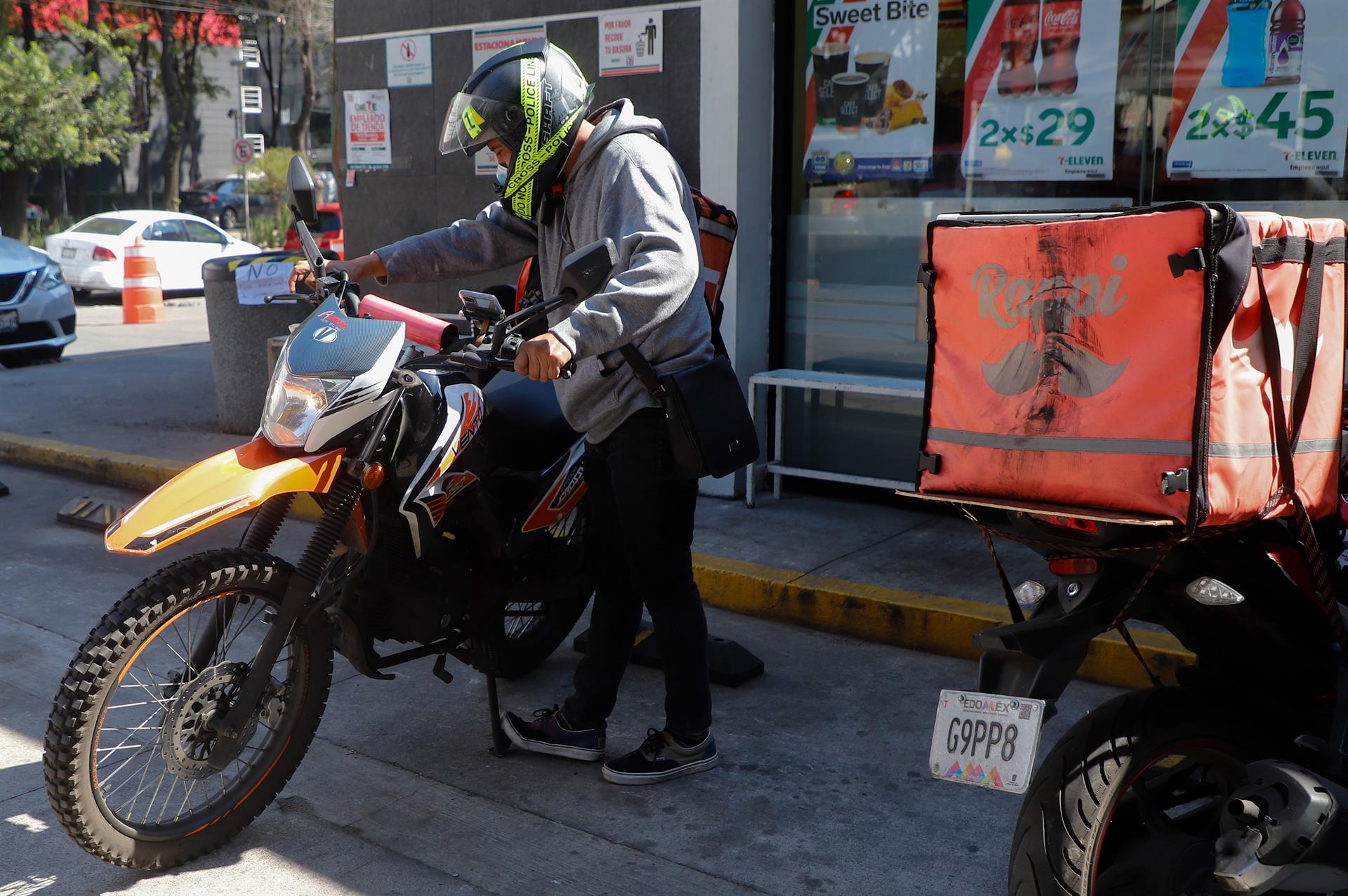 Repartidores, sector precarizado y explotado: Saúl Gómez