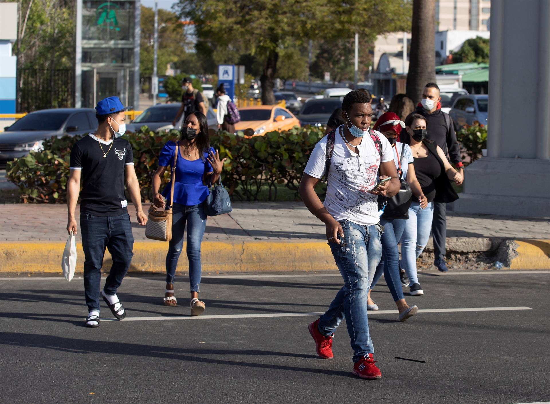 OMS advierte sobre la creencia de que la pandemia está llegando a su fin