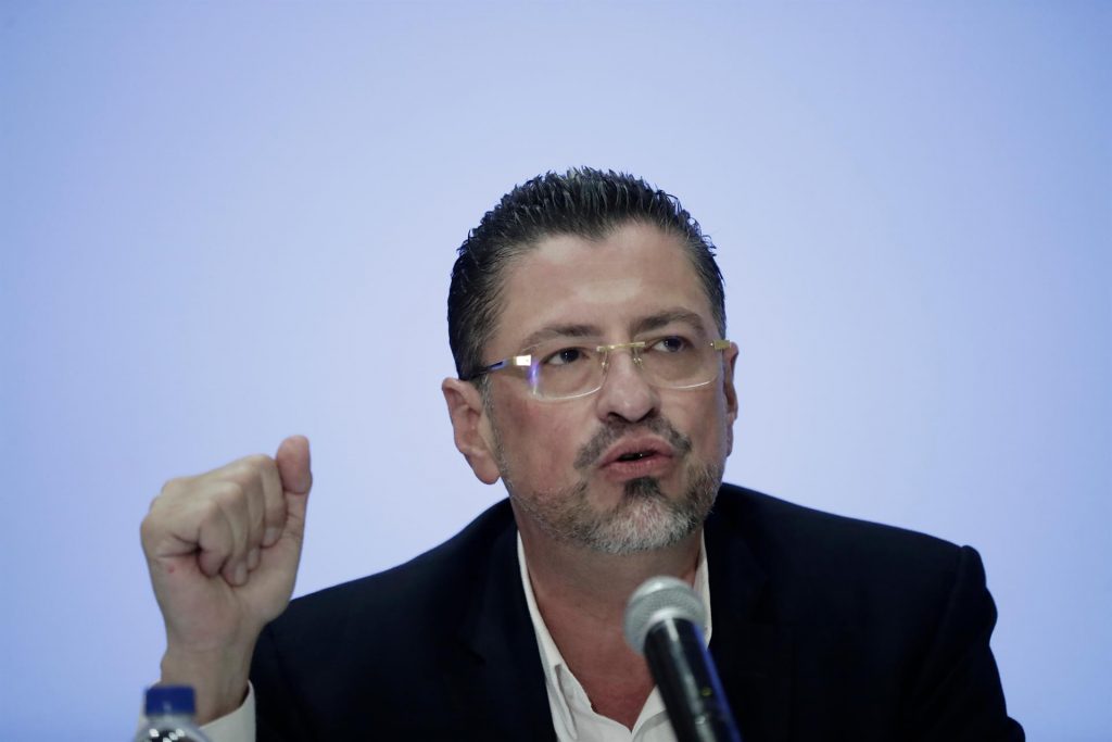 Costa Rica mira hacia la segunda vuelta electoral con economía como prioridad - rodrigo-chaves-1024x683