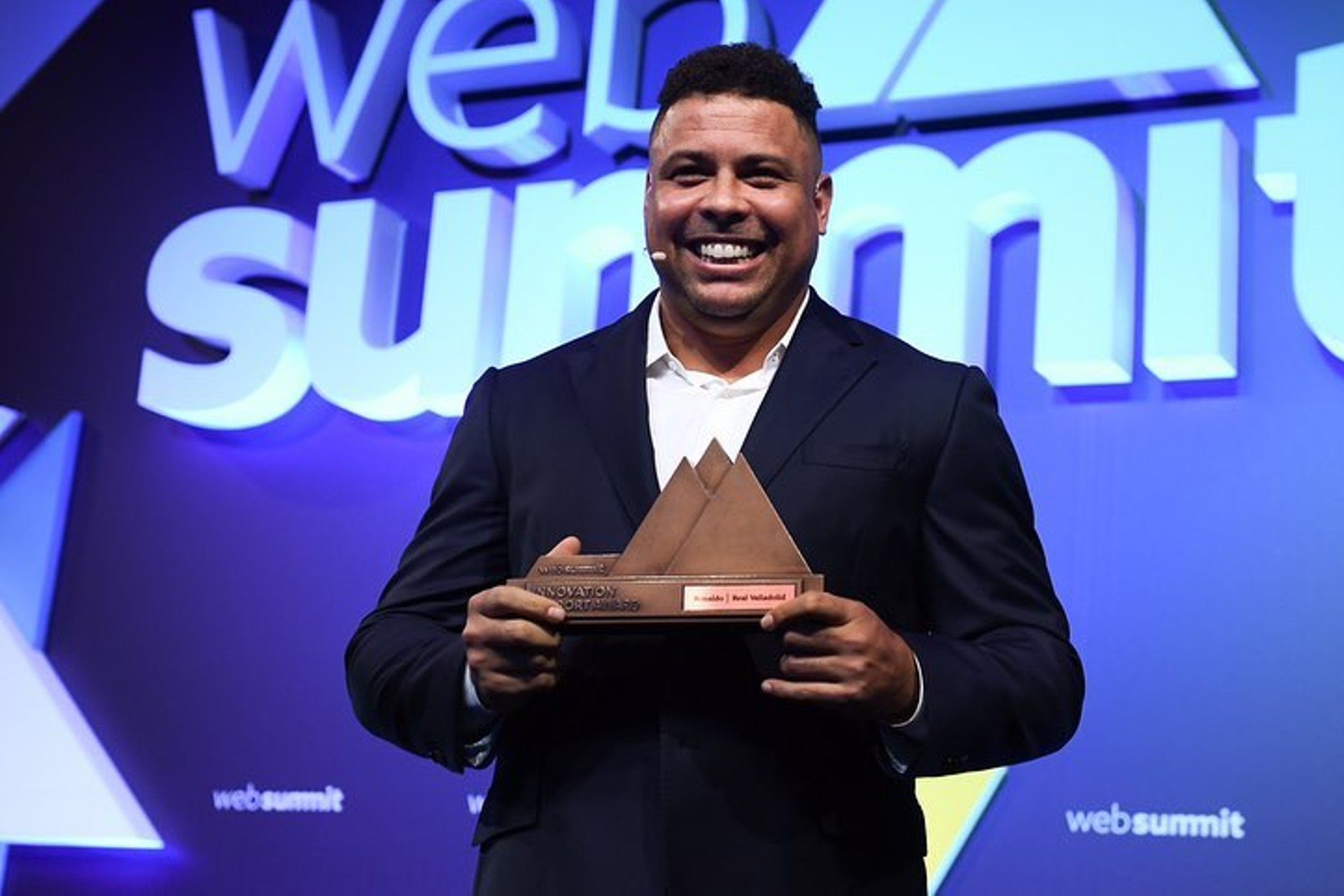 Ronaldo revela que Romario le llevó de fiesta para cansarle y quitarle sitio