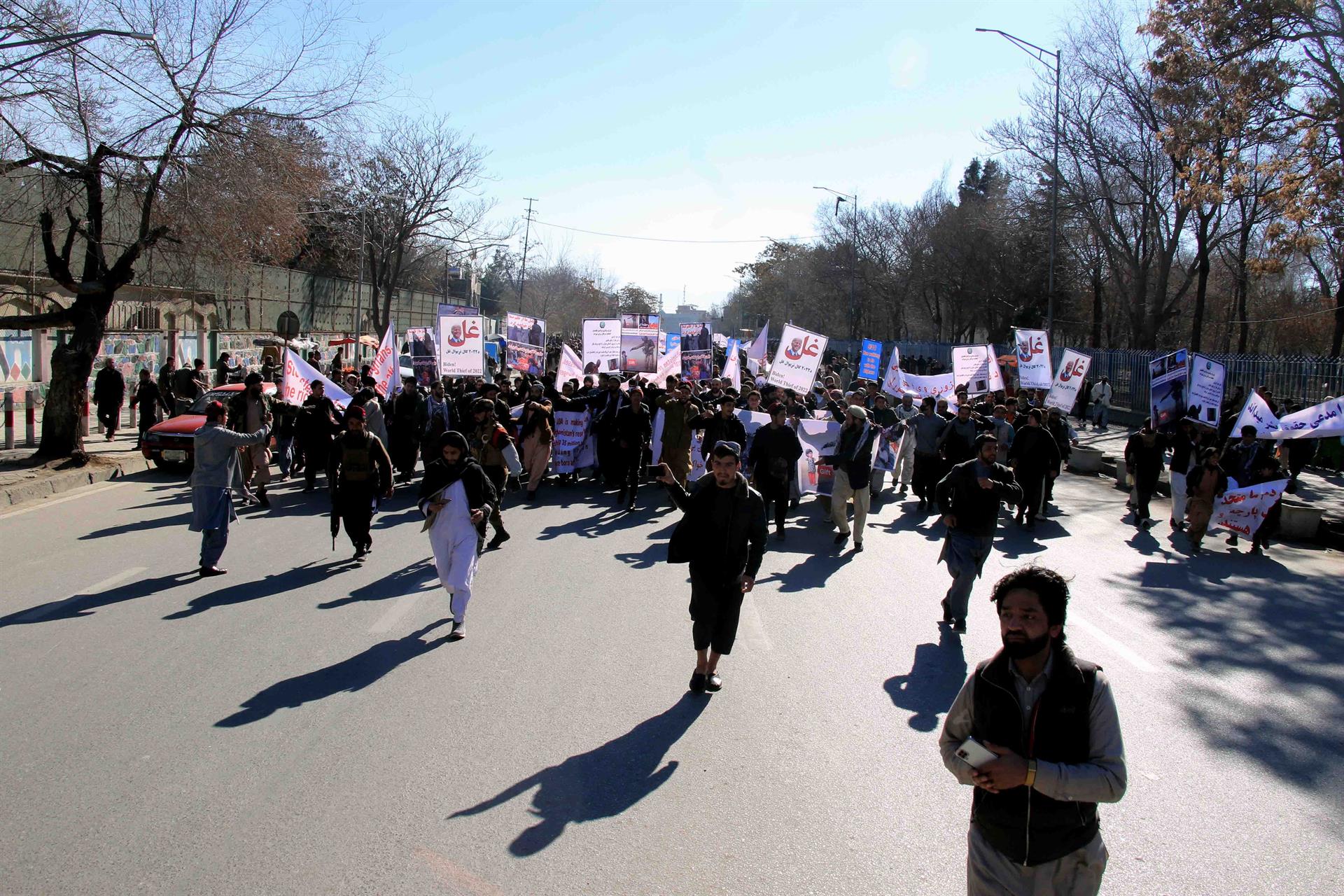 Afganistán: Talibanes cumplen medio año en el poder sin reconocimiento internacional