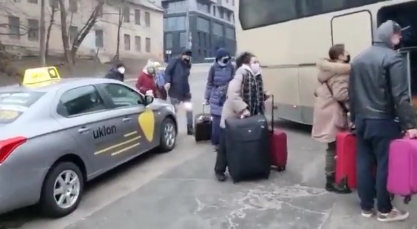 México traslada con éxito a familias al sur de Ucrania México traslada con éxito a familias al sur de Ucrania