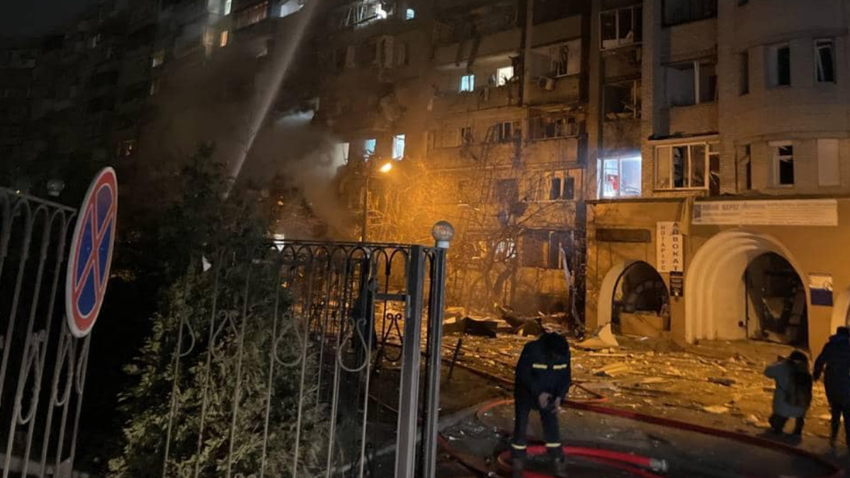 Fuerzas rusas se acercan a Kiev; Fuerza Aérea de Ucrania intercepta aparato en la capital