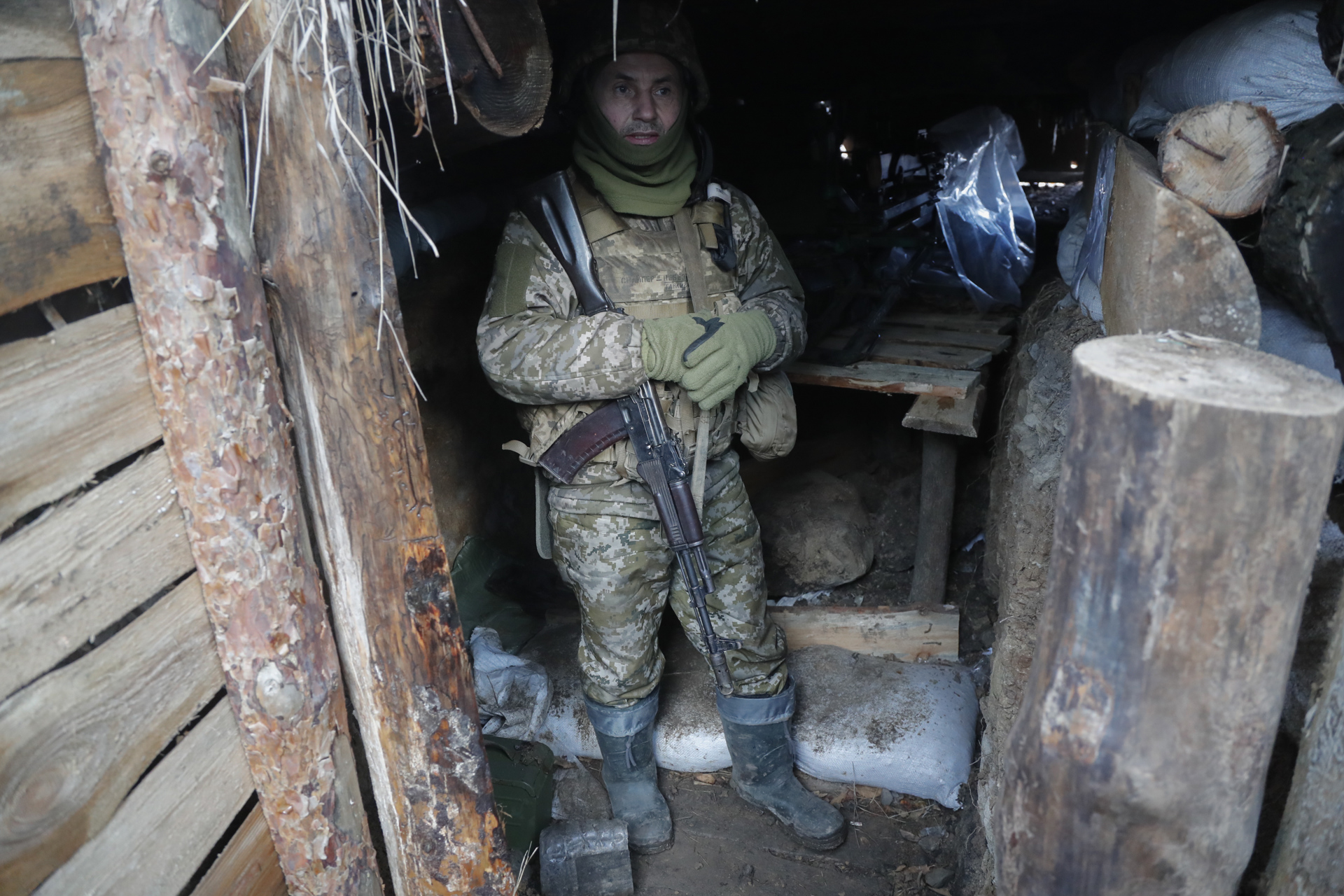 Ucrania impone ley marcial ante la intervención rusa