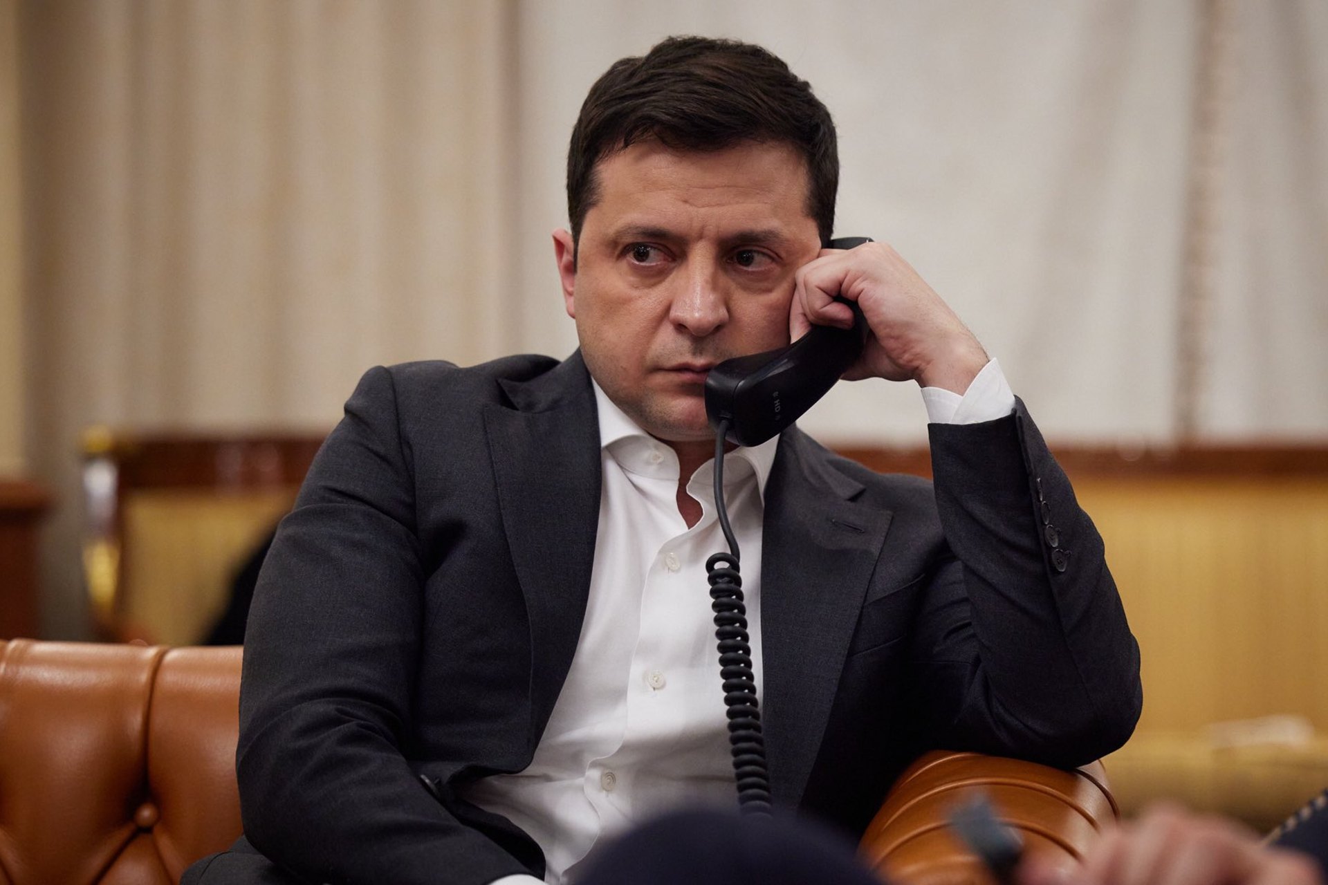 Biden y Zelenski hablan durante 40 minutos sobre ayuda militar y sanciones