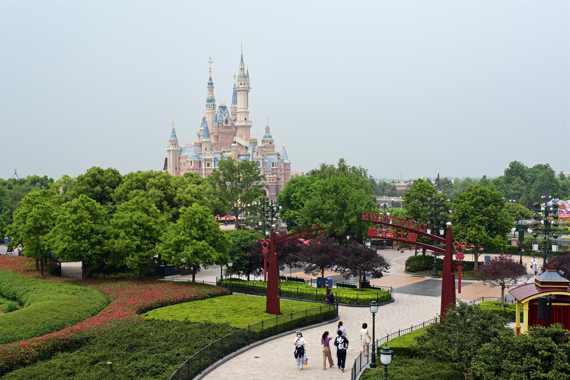 Disneyland Shanghái cierra temporalmente por rebrote de COVID-19