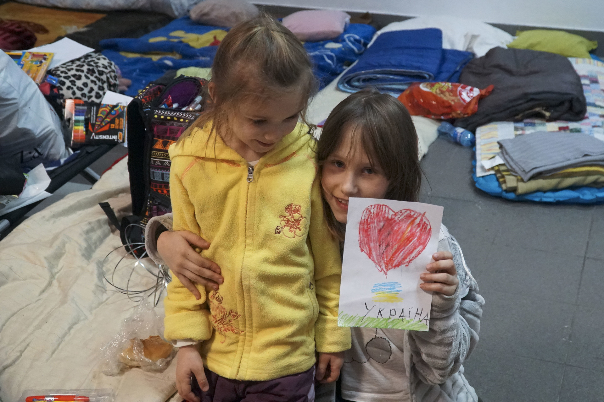 Abuelos y niños, el rostro generacional de damnificados de guerra en Ucrania