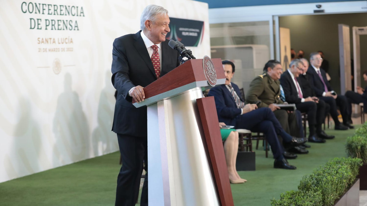 INE dicta medidas cautelares contra AMLO por “mañanera” previa a la inauguración del AIFA INE dicta medidas cautelares contra AMLO por “mañanera” previa a la inauguración del AIFA