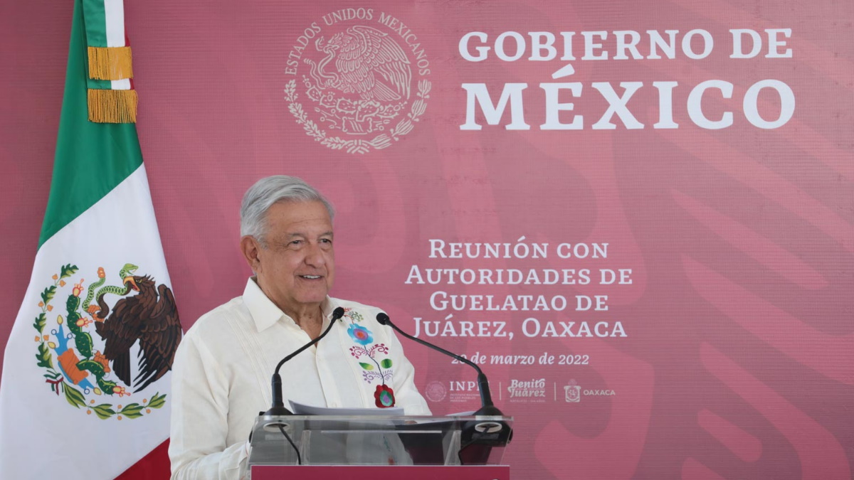 “Conservadores nos van a seguir haciendo lo que el viento a Juárez”, dice López Obrador desde Guelatao “Conservadores nos van a seguir haciendo lo que el viento a Juárez”, dice López Obrador desde Guelatao