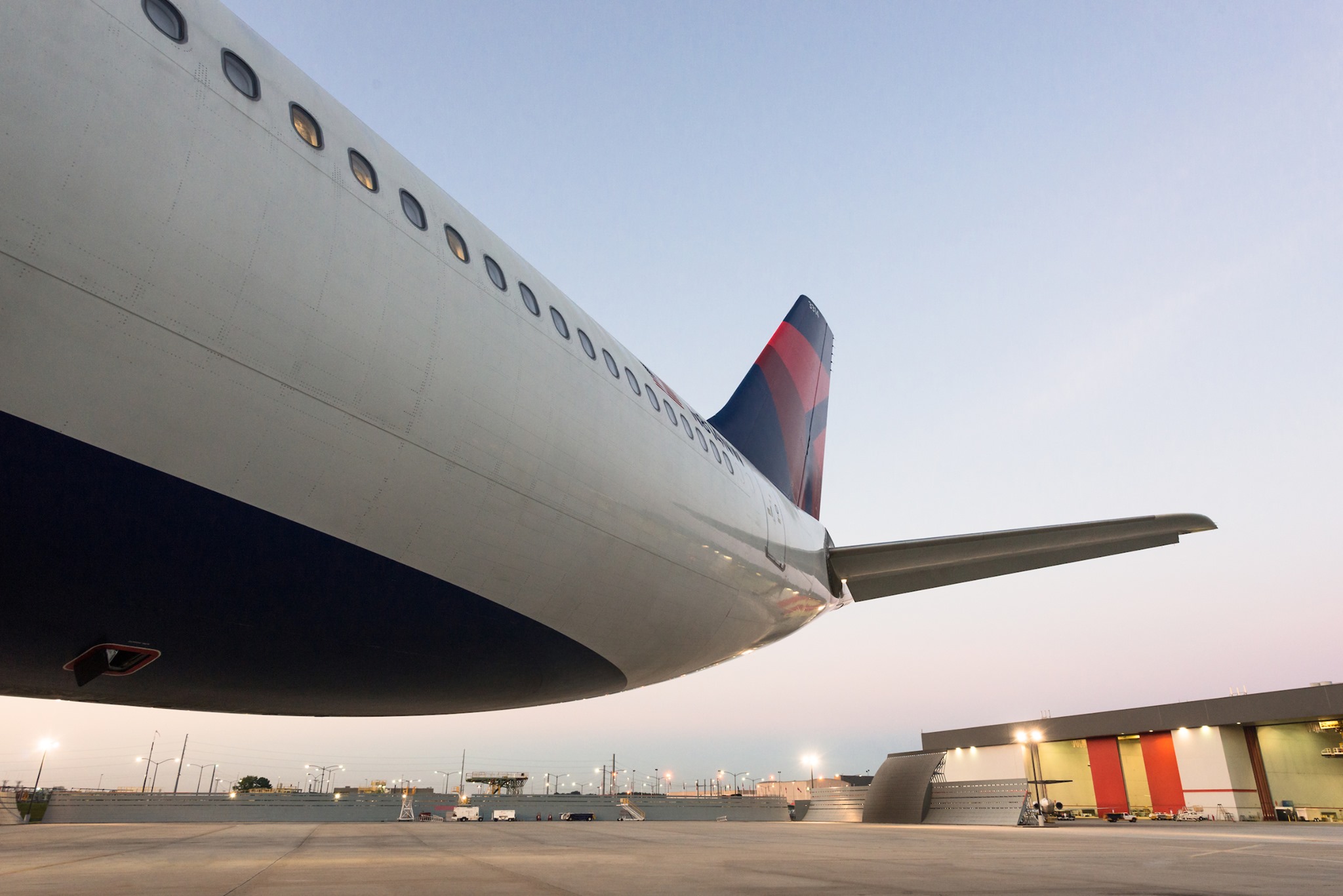 Avión aterriza de emergencia en Cancún por humo en la cabina