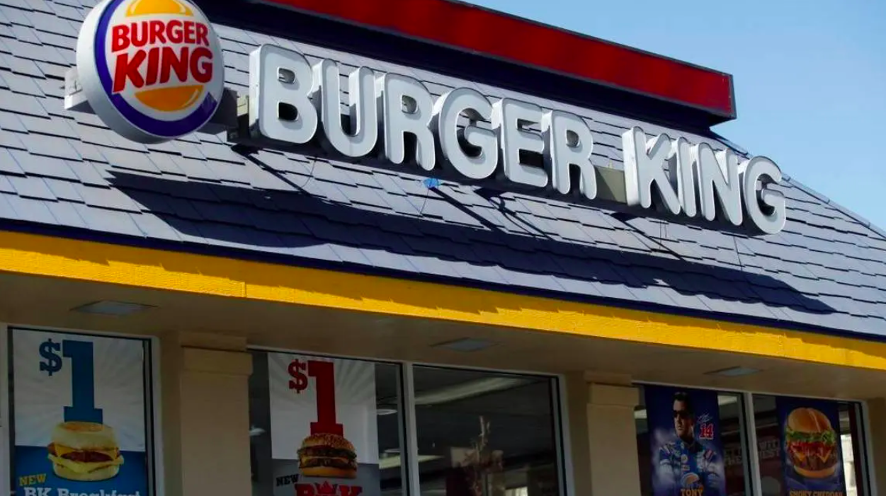 Detienen a empleada que disparó a cliente tras discusión en Burger King
