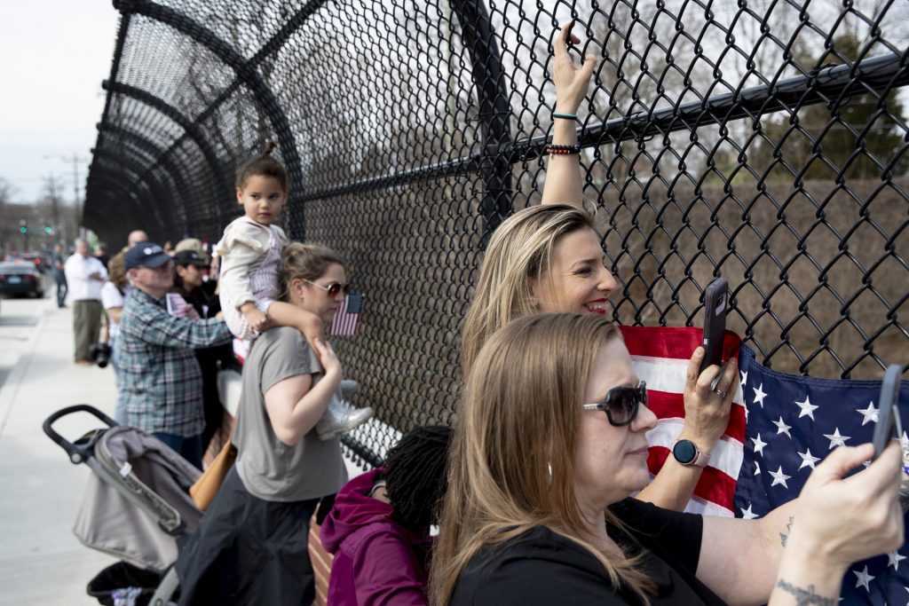 Camioneros antivacunas desquician el tráfico alrededor de la capital de Estados Unidos - camioneros-antivacunas-estados-unidos-1024x683