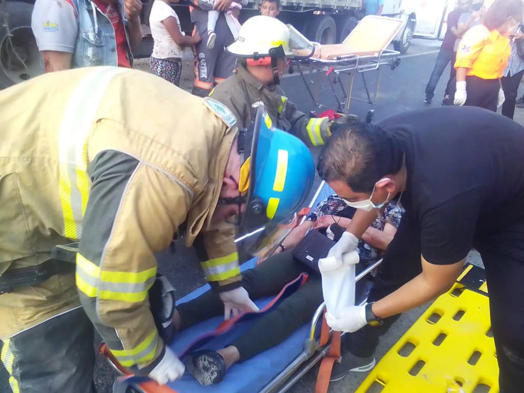 Choque de camiones en carretera de Jalisco deja 35 lesionados