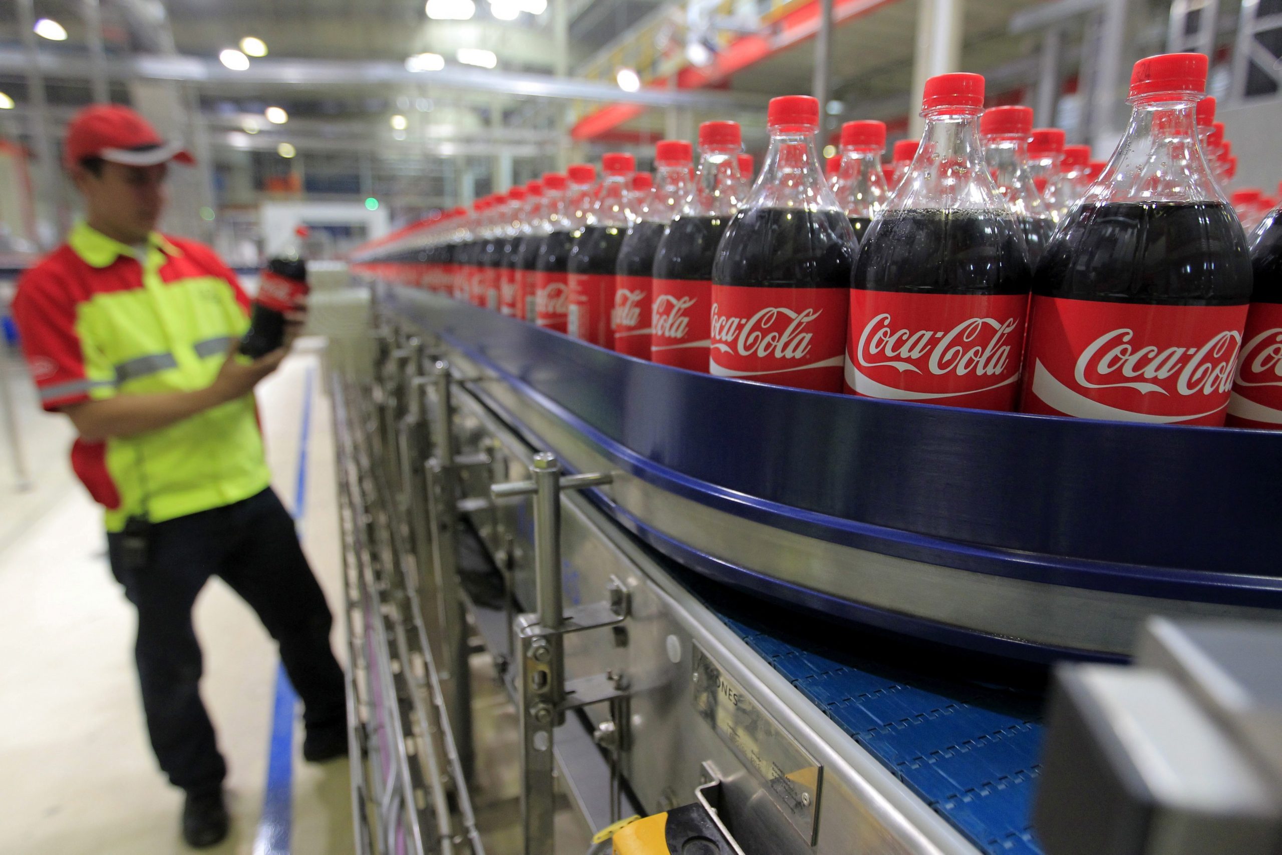 Coca-Cola también suspende sus operaciones en Rusia por la guerra Coca-Cola también suspende sus operaciones en Rusia por la guerra