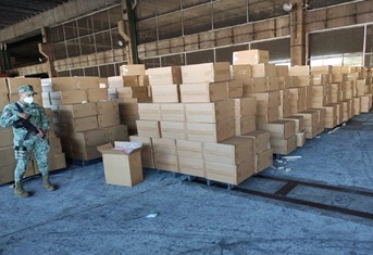 Decomisan en Lázaro Cárdenas, Micoacán, más de 10 millones de cigarros - contenedor-inspeccionado-en-aduanas-del-puerto-de-lazaro-cardenas