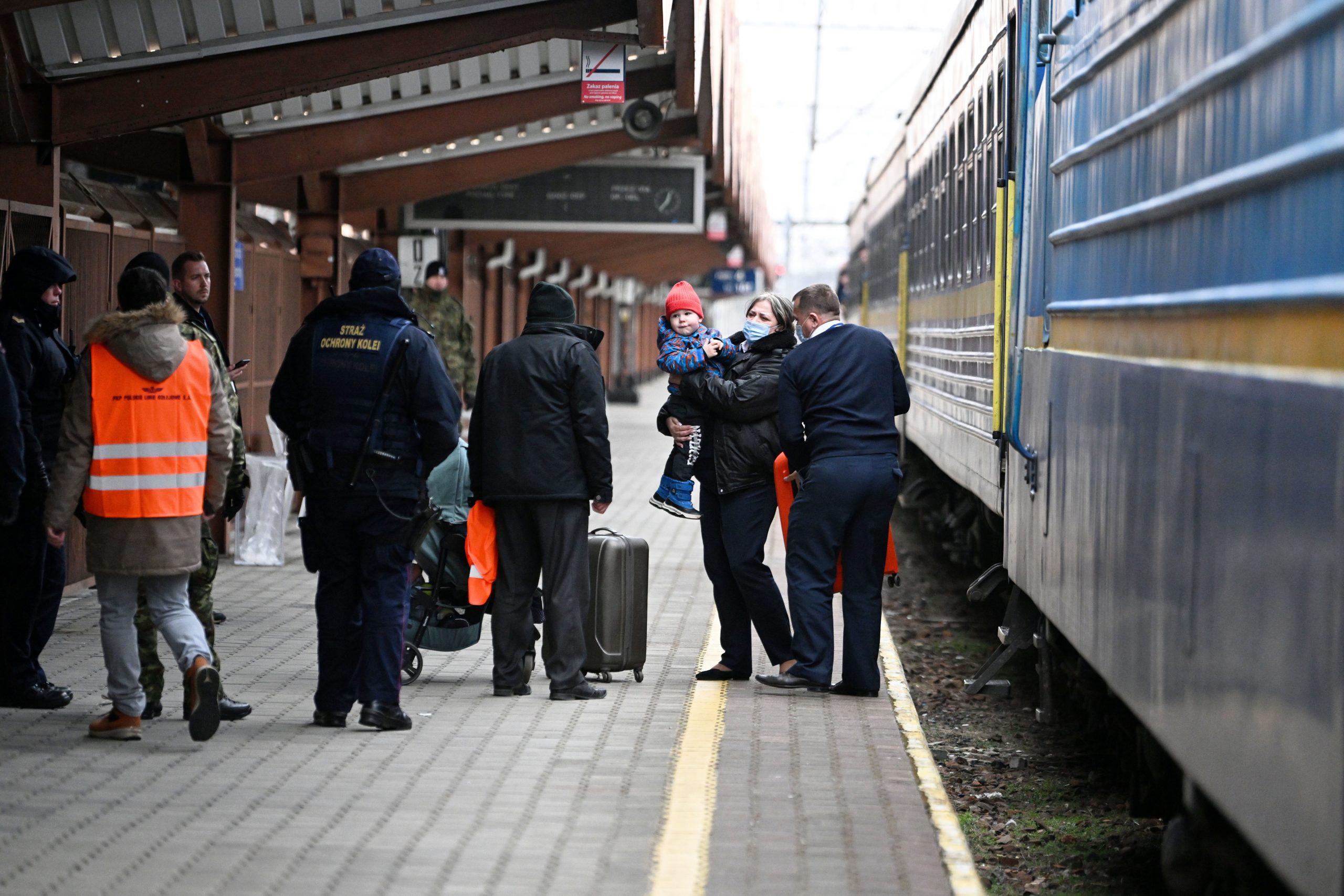 Suspenden los dos primeros corredores humanitarios en Ucrania